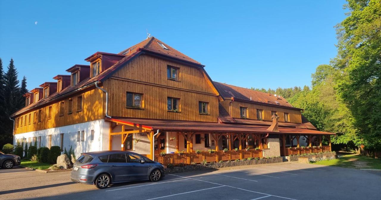 Balónový hotel a pivovar Radešín Exterior foto
